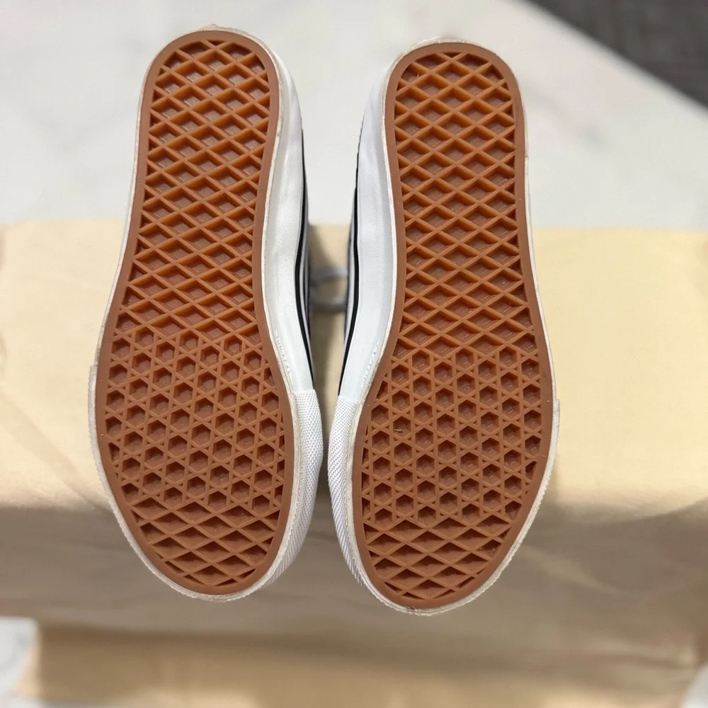 Vans Black and White High-Top Sneakers Classic Skate Design - Picture 5 of 7